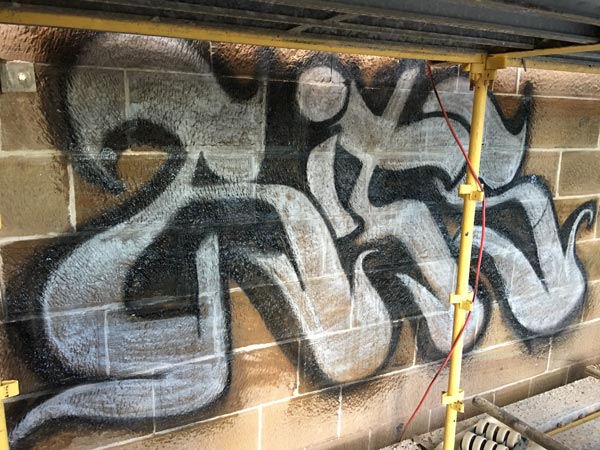 Graffiti-removals-on-sandstone